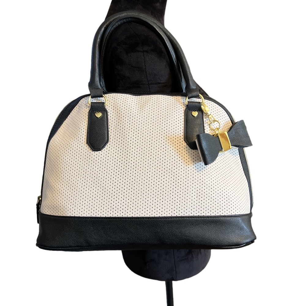 Betsy Johnson Dome Bag - Picture 2 of 16
